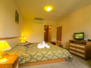 ����� 4* ����