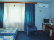 ����� 4* ����